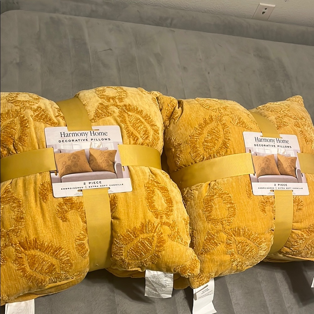Gold Plush Pillows for Cozy Comfort
